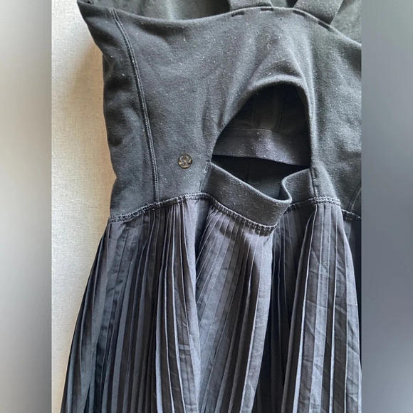 Lululemon Athletica Pleated Fit & Flare  Tank sz 4 - Picture 4 of 7